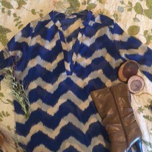 Blue/white chevron print blouse